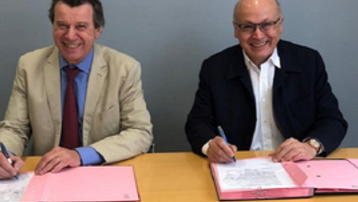 Renaud BENTEGEAT, Président de CCI France International et Alain BENTEJAC, Président des CCE signe la création de la structure juridique EFE International